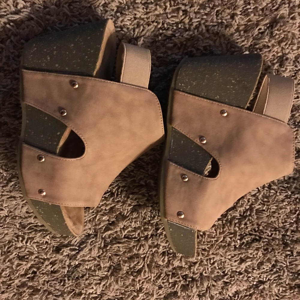 Refresh wedges size 6